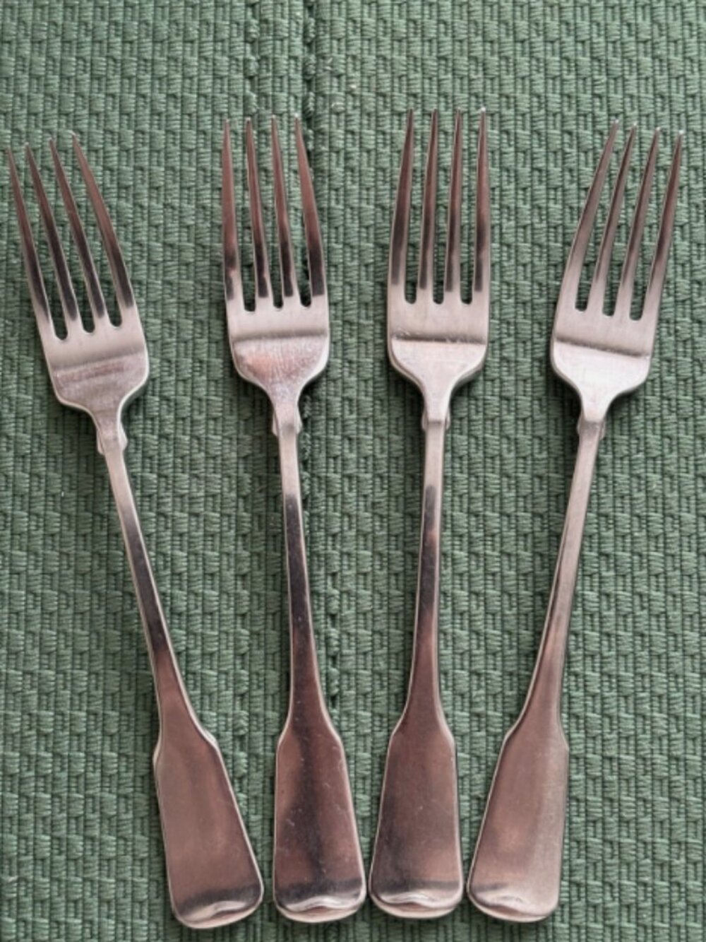 4 Pc Oneida Heirloom Cube AMERICAN COLONIAL Stainless Dinner Forks